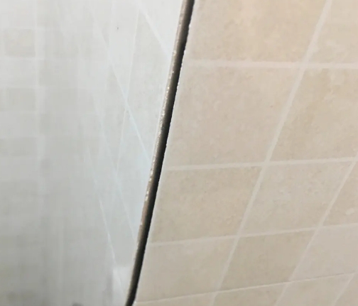 阳泉瓷砖空鼓维修公司分享阳台瓷砖脱落的修复过程可以分为以下几个步骤