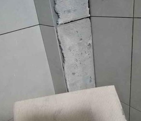 阳泉瓷砖空鼓维修公司分享下厨房瓷砖脱落的补救措施。